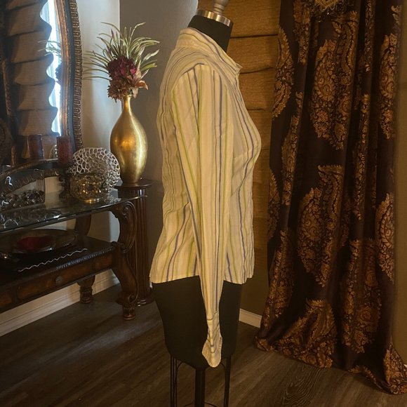 #33   Tribal-Tailored Button Down Top - Picture 6 of 6